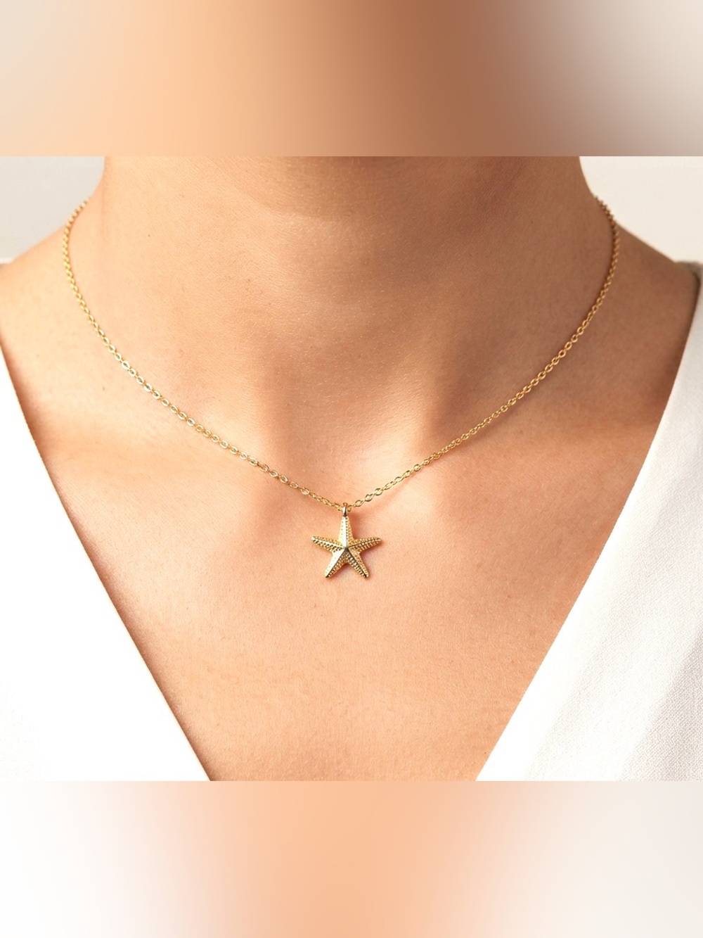 Gold Starfish Pendant women’s necklace.